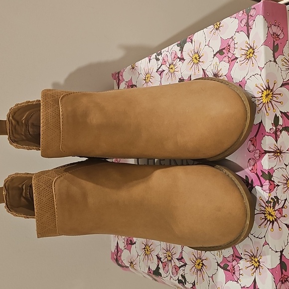 Booties, Size 10 - Picture 2 of 5